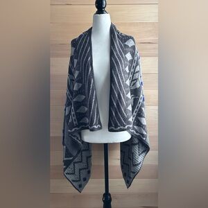 Seductions Size medium large grey knit open-front cardigan or poncho geometric,